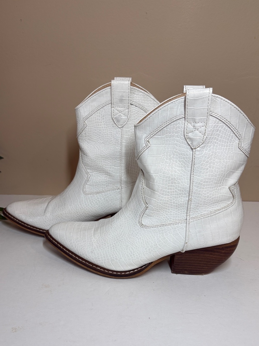 White Croc-Embossed Cowboy Boots, 10 - Picture 5 of 10